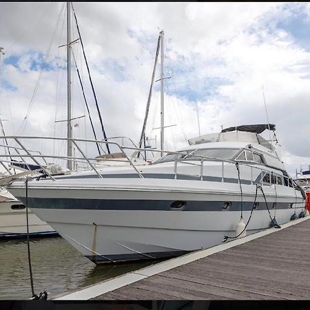 Beautiful And Magnific Yacht Hotel Lissabon Buitenkant foto