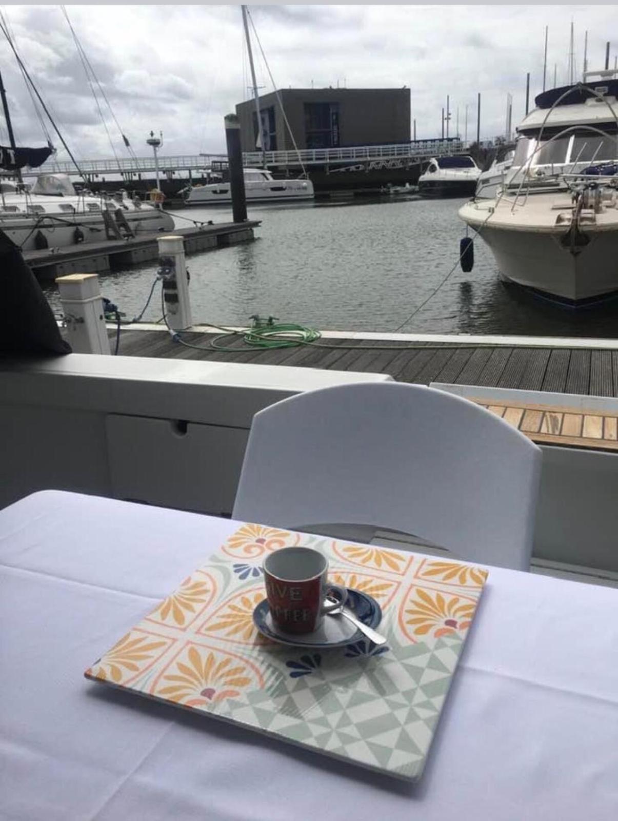 Beautiful And Magnific Yacht Hotel Lissabon Buitenkant foto