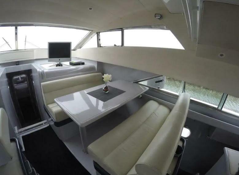 Beautiful And Magnific Yacht Hotel Lissabon Buitenkant foto