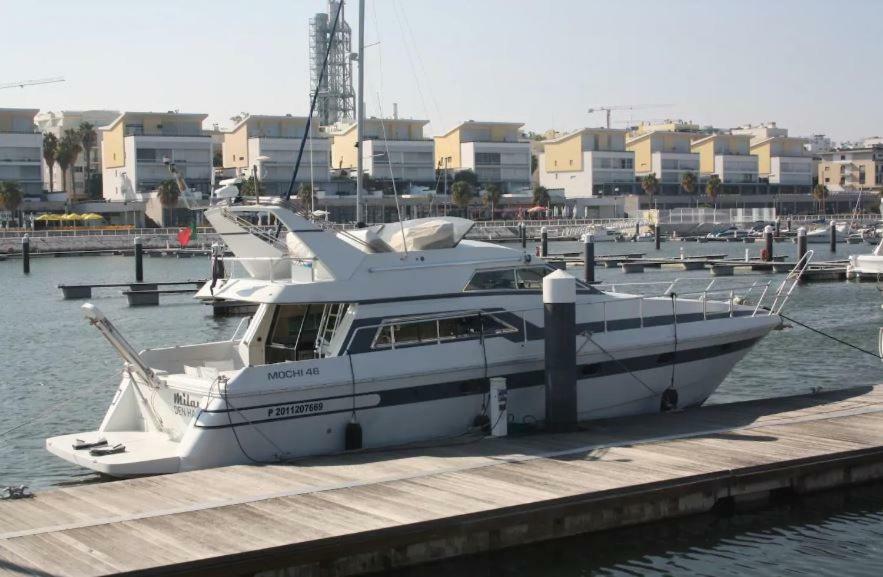 Beautiful And Magnific Yacht Hotel Lissabon Buitenkant foto