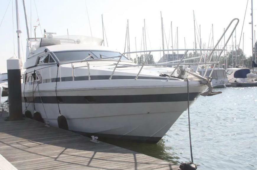 Beautiful And Magnific Yacht Hotel Lissabon Buitenkant foto