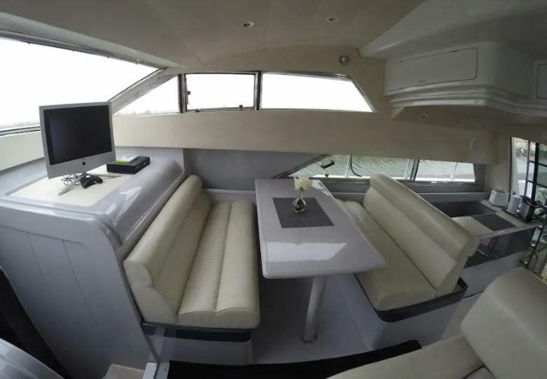 Beautiful And Magnific Yacht Hotel Lissabon Buitenkant foto