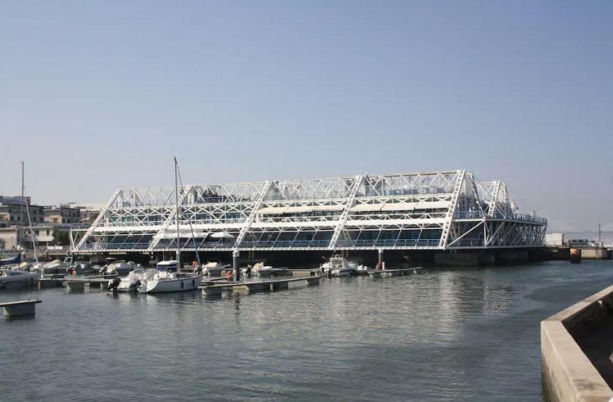 Beautiful And Magnific Yacht Hotel Lissabon Buitenkant foto